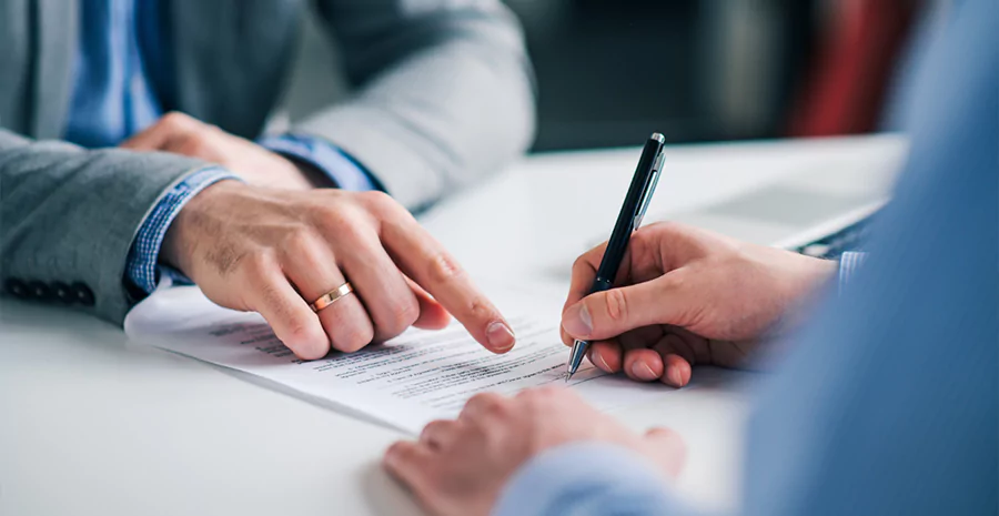 Assinatura de contrato de trabalho por prazo indeterminado