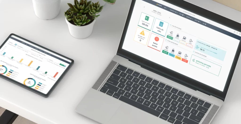 Notebook e tablet exibindo sistema Pontotel de gestão da informação e controle de ponto para RH.